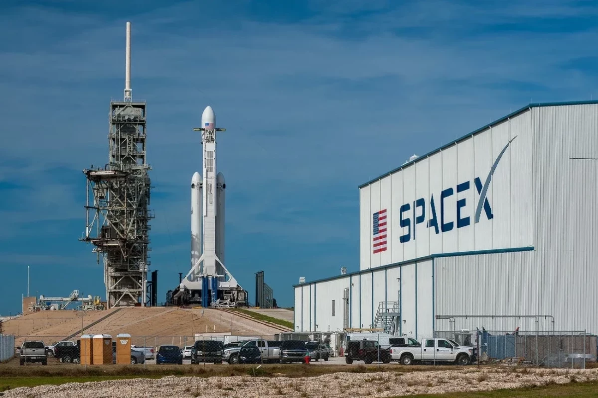 На космодроме "SpaceX" в результате производственной аварии погиб один человек
