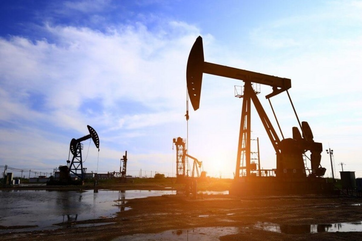 На мировом рынке нефть подешевела почти на 2 доллара