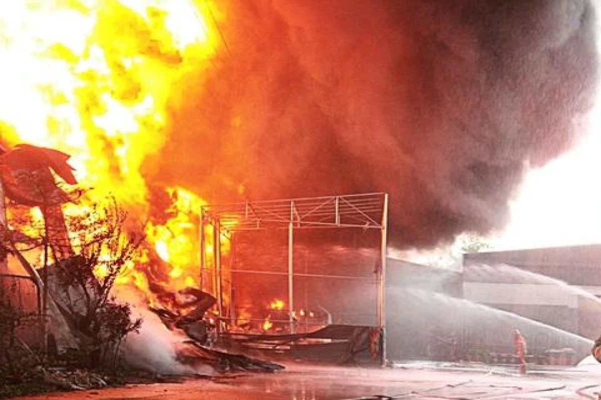 На оружейном заводе в Болгарии произошёл мощный взрыв, эвакуированы 300 человек — ВИДЕО