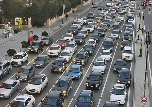 На ряде улиц и проспектов столицы наблюдаются пробки