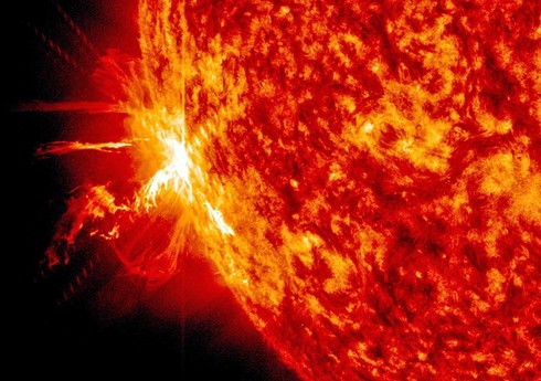На Солнце произошло пять мощных вспышек