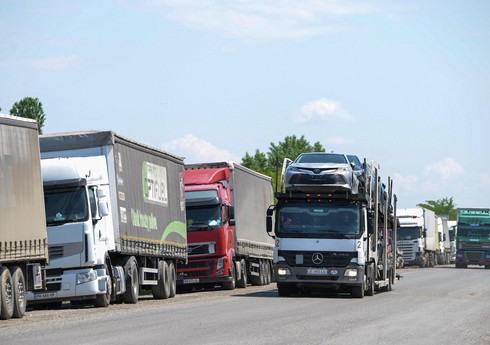 На таможенном посту "Красный мост" ожидают 400 автомобилей