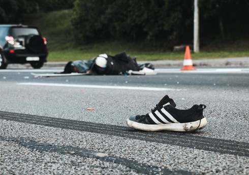 На трассе Баку-Губа автомобиль сбил насмерть пешехода