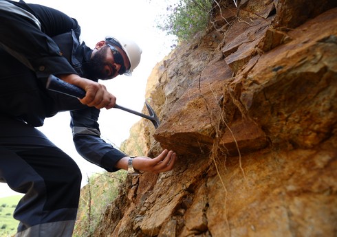 На участке золотого проявления "Тутхун" начаты буровые работы