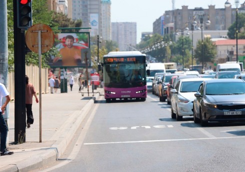 На улице Шарифзаде в Баку организована специальная полоса движения