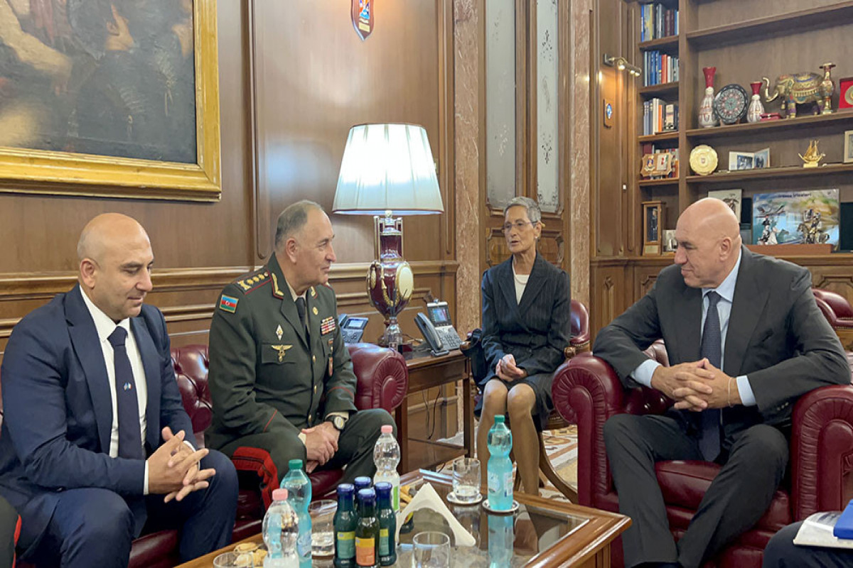 Начальник Генштаба азербайджанской армии встретился с министром обороны Италии
