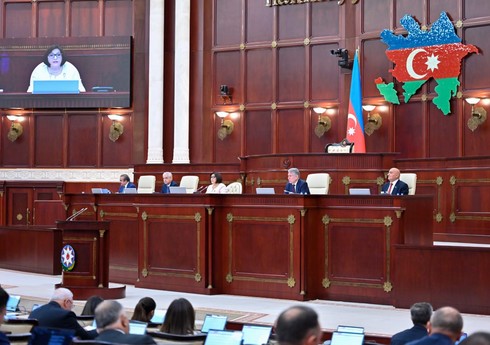 Началось очередное пленарное заседание Милли Меджлиса