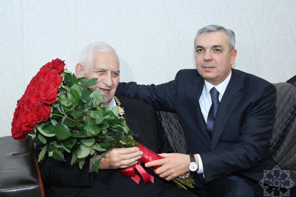 Народному поэту Нариману Гасанзаде вручен орден "Гейдар Алиев"