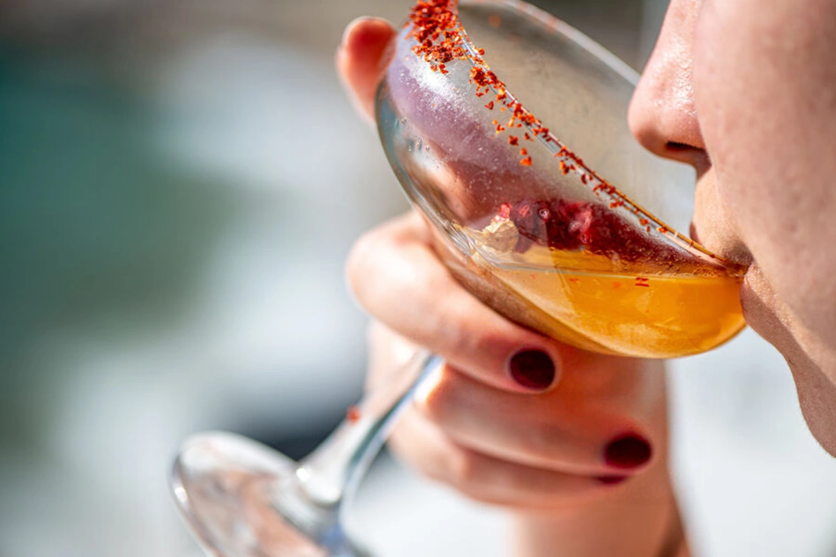 Названо количество алкоголя, разрушающее сосуды