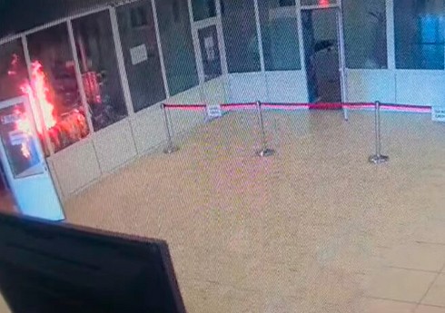 Неизвестный устроил пожар в парламенте Румынии, эвакуированы 300 человек