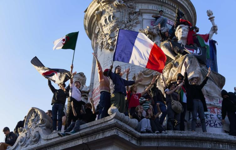"Неподчинившаяся Франция" направит парламенту предложение об отрешении Макрона от власти