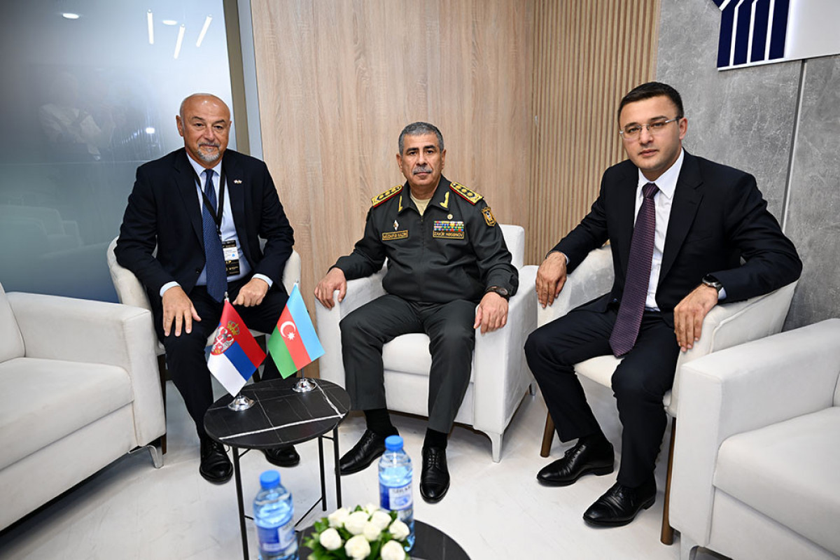 Обсуждены военно-технические связи Азербайджана и Сербии
