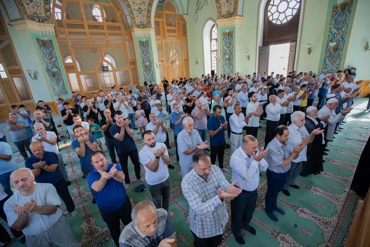 Объявлено время праздничного намаза по случаю Гурбан байрамы