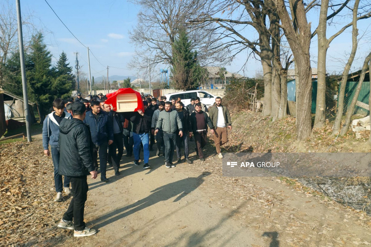 Один из пассажиров, погибших в авиакатастрофе в Актау, похоронен в Астаре -ФОТО-ОБНОВЛЕНО