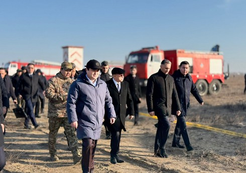 Официальные лица Азербайджана осмотрели место авиакатастрофы в Актау