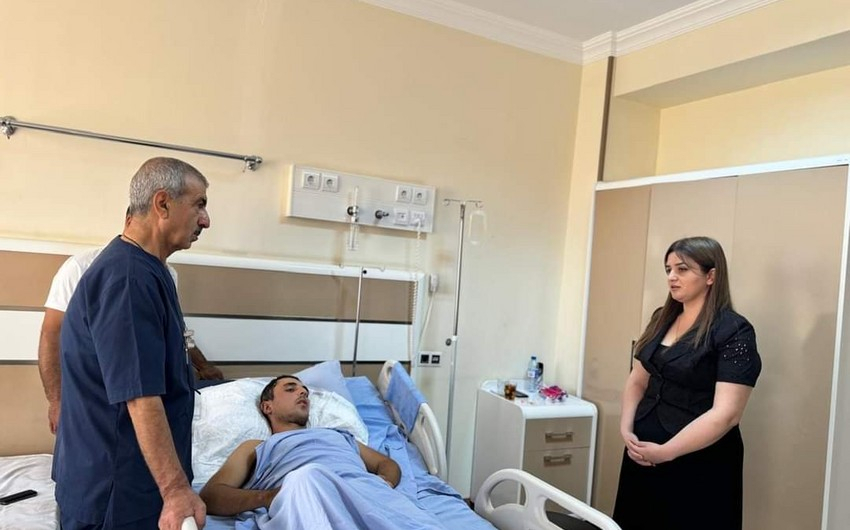 Омбудсмен Нахчывана навестила пострадавшего при взрыве мины в Шахбузе