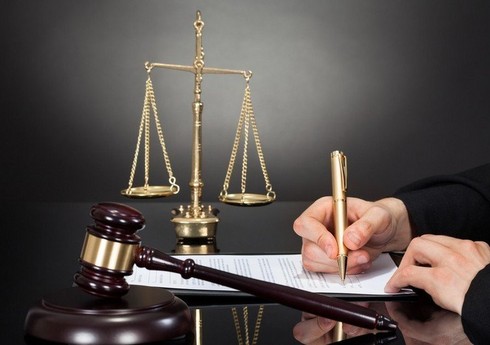 Парламент Азербайджана принял в первом чтении изменения в законе "О судах и судьях"