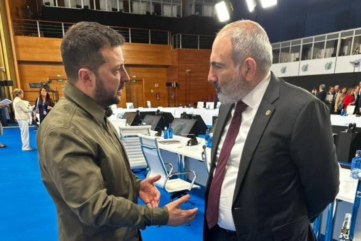 Пашинян провел телефонный разговор с Зеленским