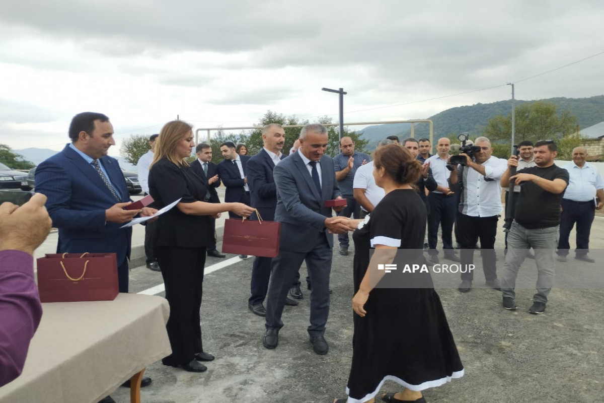 Первая  группа переселенцев прибыла в село Колатаг Агдеринского района, им вручены ключи от домов-ФОТО-ОБНОВЛЕНО-1-ВИДЕО