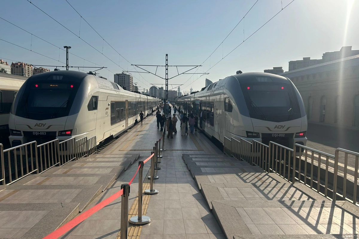 Первый скоростной поезд отправился из Баку в Газах