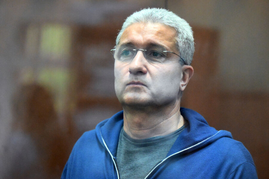 По делу бывшего замглавы Минобороны России арестованы 43 банковских счета