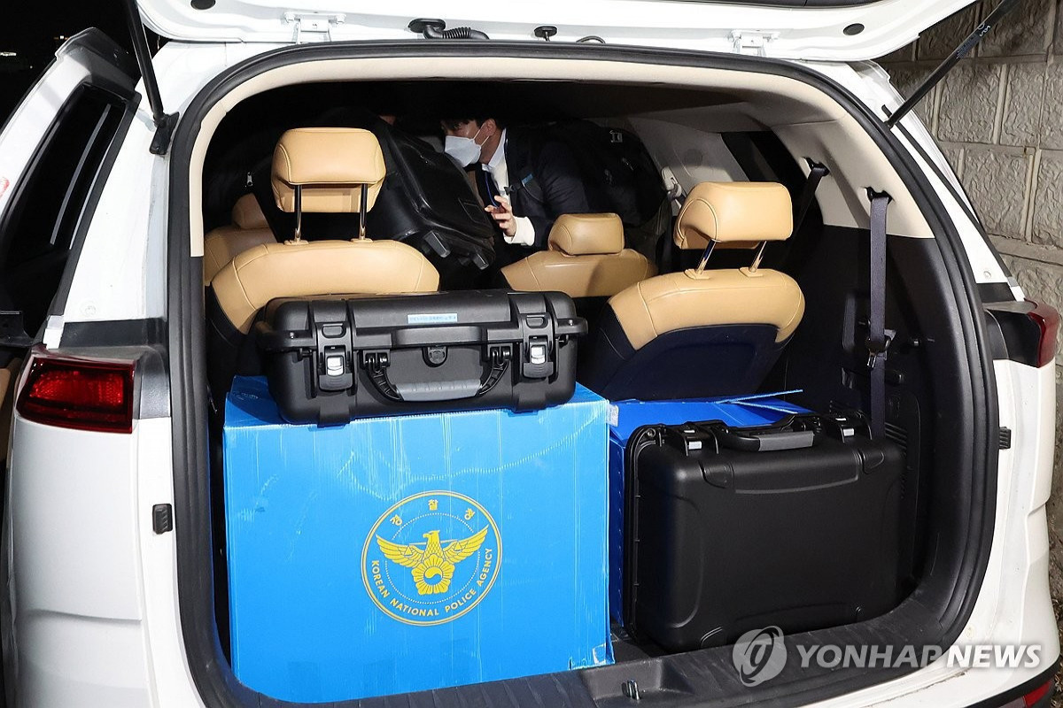 Полиция Южной Кореи вновь прибыла в администрацию президента