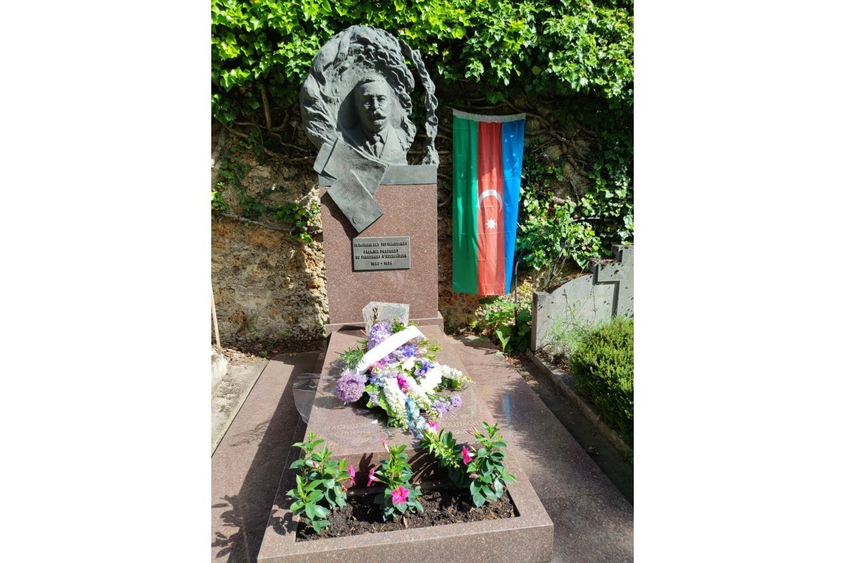 Посещена могила Алимардан бея Топчубашева