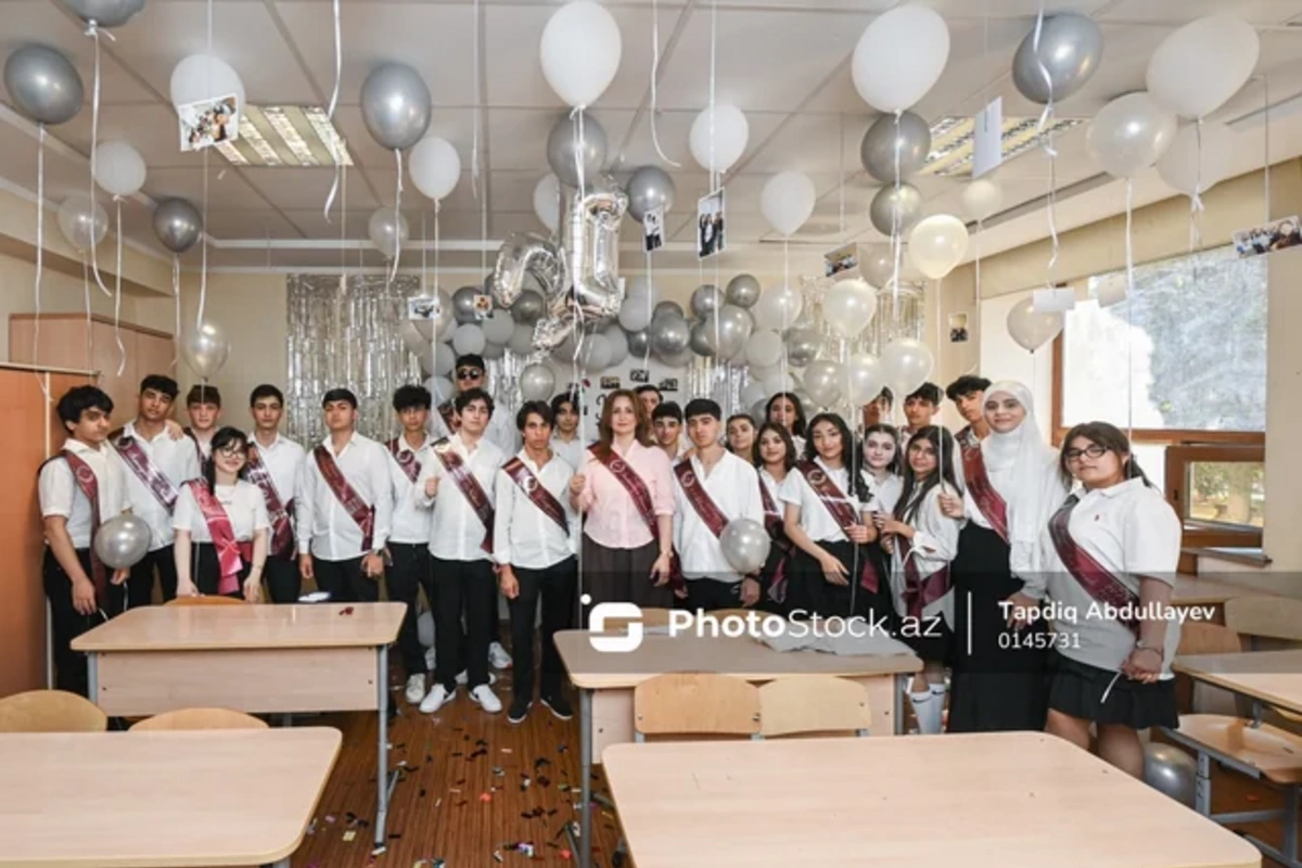 "Последний звонок" в бакинских школах - ФОТОРЕПОРТАЖ