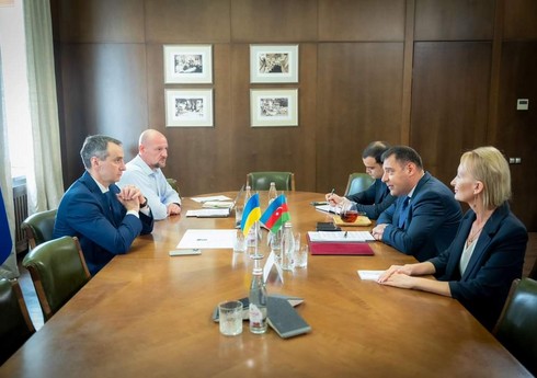 Посол Азербайджана в Киева встретился с министром здравоохранения Украины