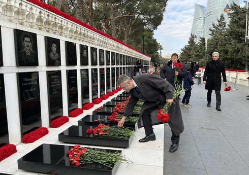 Посол ФРГ в Баку почтил память жертв 20 Января