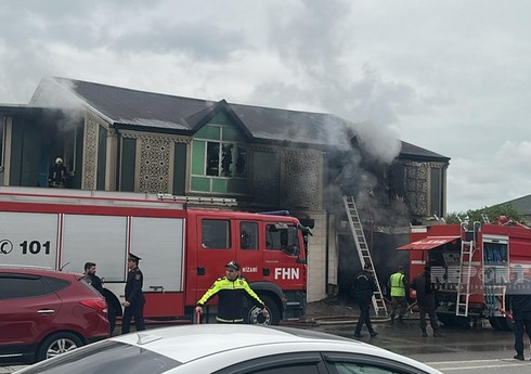 Пожар в автомастерской в бакинском поселке Забрат потушен