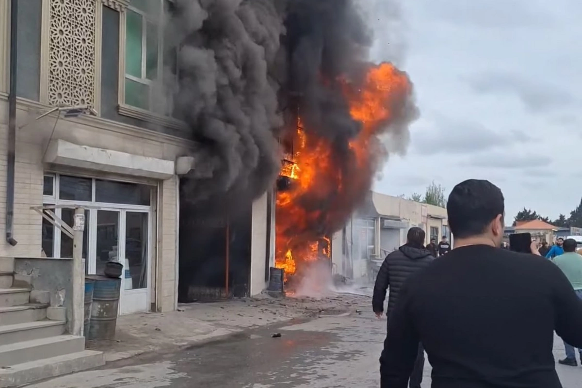 Пожар в автомастерской в Баку локализован