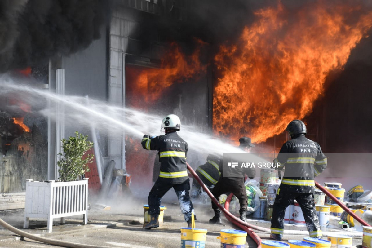 Пожар в магазине по продаже красок в Баку локализован, создан штаб – ФОТО – ОБНОВЛЕНО-8-ВИДЕО