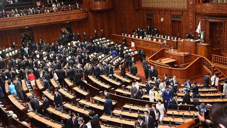 Правительство Японии ушло в отставку перед выборами премьера