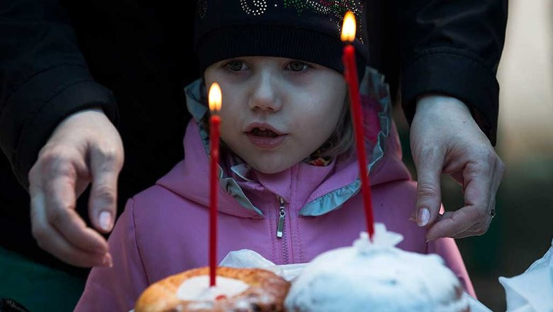 Православные верующие празднуют Пасху Христову