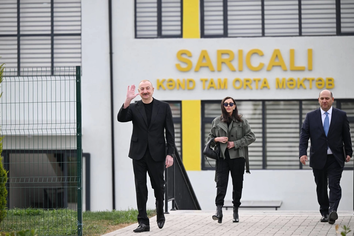 Пресс-служба Президента поделилась роликом о поездке Ильхама Алиева и Мехрибан Алиевой в Агдам