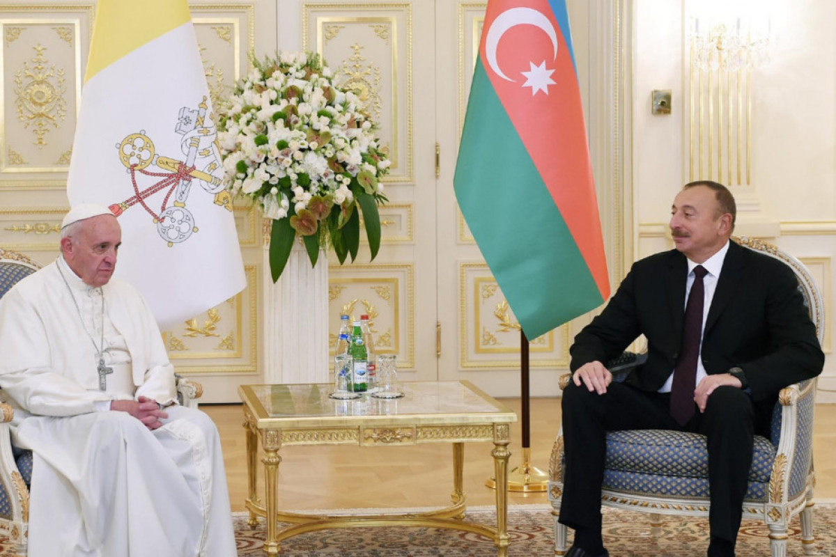 Президент Азербайджана направил письмо Папе Римскому