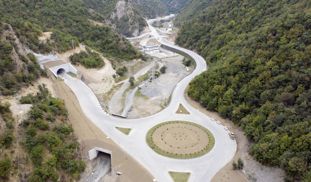 Президент Азербайджана ознакомился с ходом работ на участке автодороги Тоганалы-Кяльбаджар-Истису