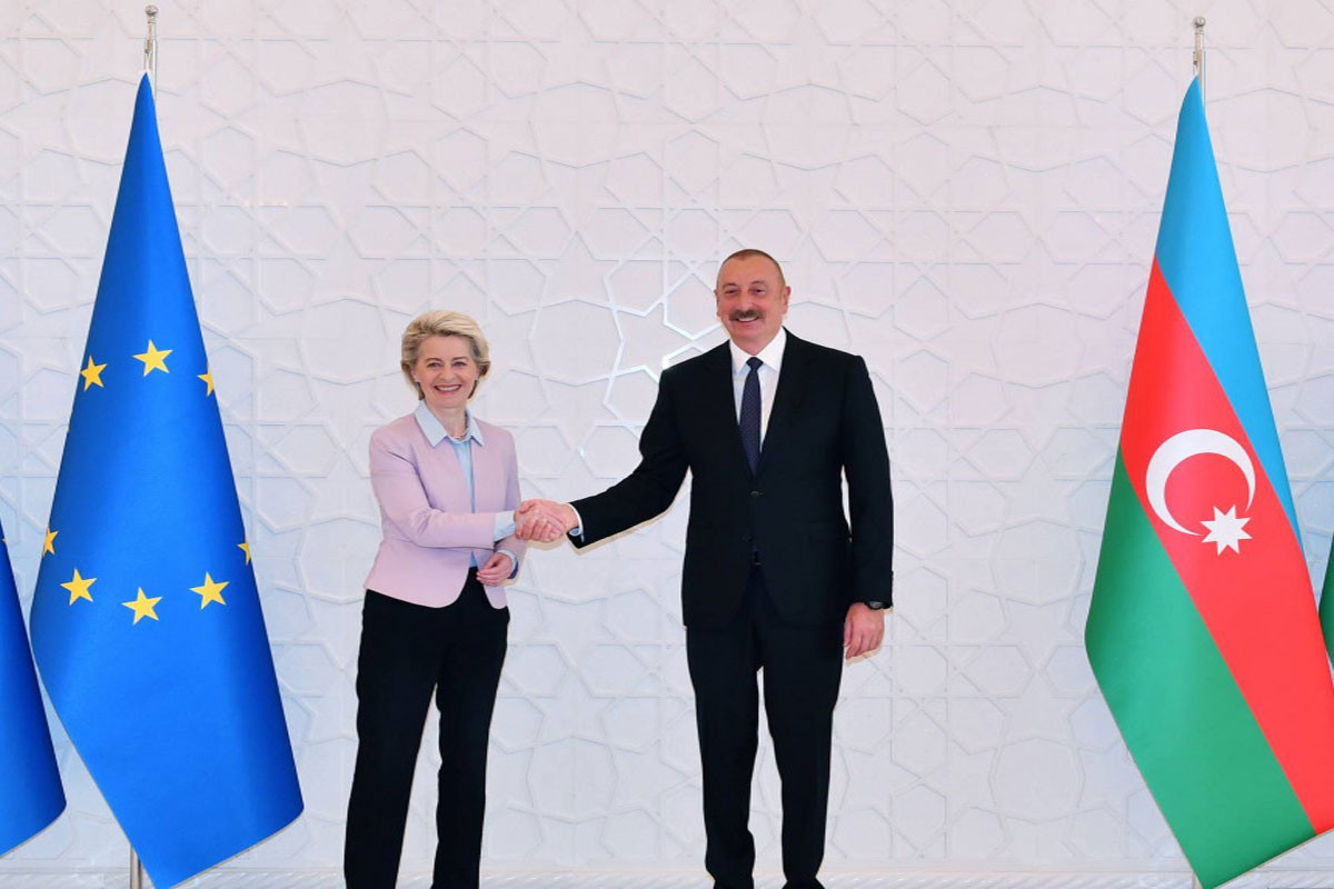 Президент Азербайджана поздравил Урсулу фон дер Ляйен с переизбранием на пост президента Еврокомиссии