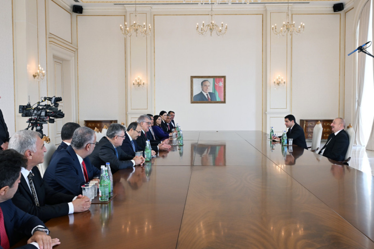 Президент Азербайджана принял делегацию парламента Турции-ОБНОВЛЕНО