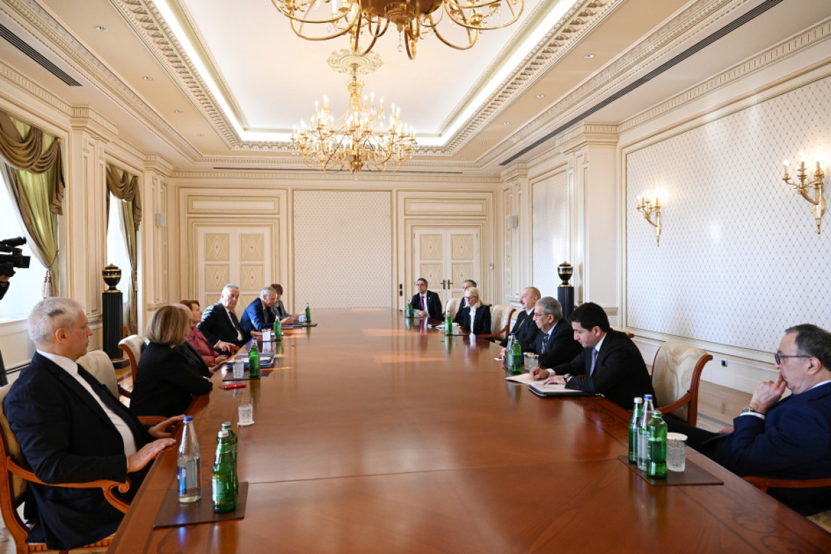 Президент Азербайджана принял сопредседателей  Международного центра Низами Гянджеви - ОБНОВЛЕНО