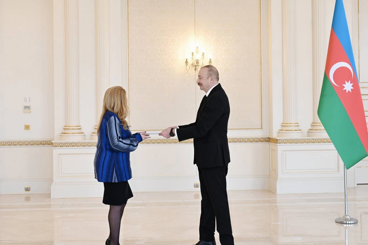 Президент Ильхам Алиев принял верительные грамоты новоназначенного посла Греции в Азербайджане
