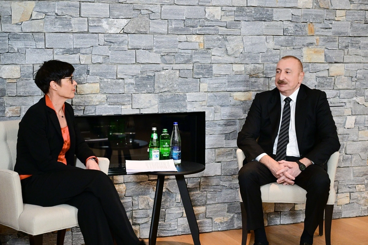 Президент Ильхам Алиев встретился в Давосе с комиссаром Европейского Союза по вопросам расширения Мартой Кос