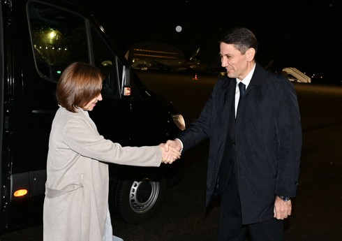 Президент Молдовы прибыла с визитом в Азербайджан