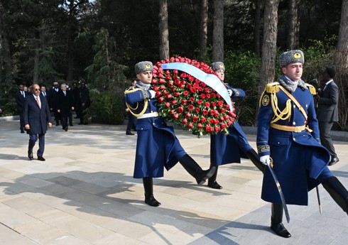 Президент Сомали почтил память Гейдара Алиева на Аллее почетного захоронения