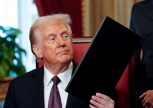 Президент США приостановил на 90 дней действие ответных пошлин для ряда стран