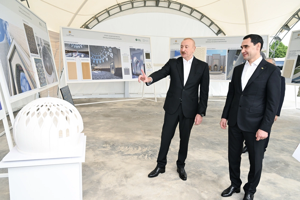 Президенты Азербайджана и Туркменистана ознакомились с ходом строительства Шушинской мечети