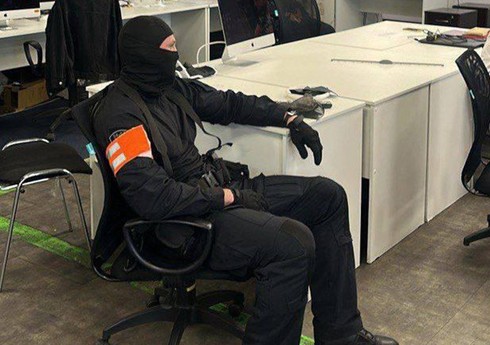 Проходящих по делу о взятках от журналистов Baza полицейских доставили в Москву