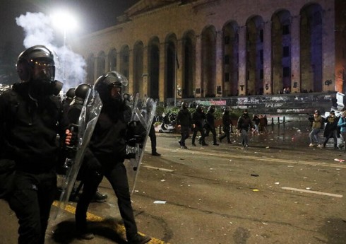 Протестующие в Тбилиси после разгона переместились на набережную