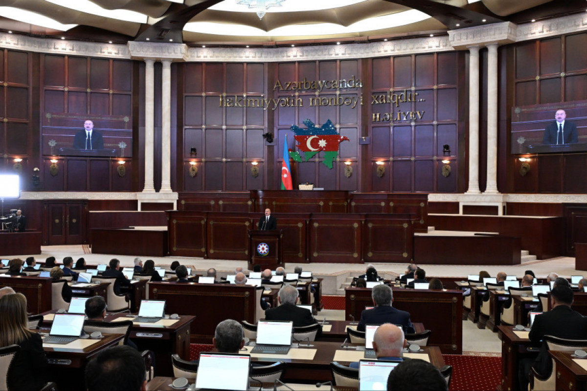 Проводится первое заседание Милли Меджлиса VII созыва, в нем принимает участие Президент Азербайджана